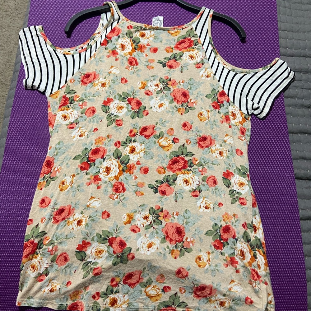 Sun & Moon Off Shoulder Shirt - Picture 4 of 4